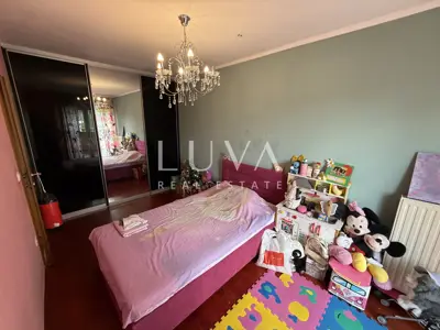 Apartment 98 m², Vrapče - 2 balconies, elevator - 13