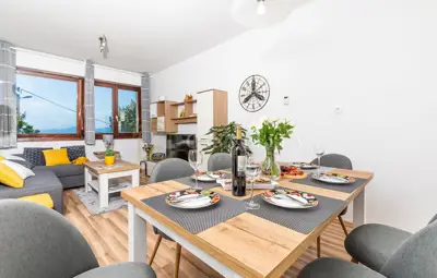 Kostrena, 80 m², modern 2 rooms + living room with jacuzzi, long-term rental!