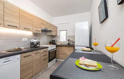 Kostrena, 80 m², moderne 2-Zimmer-Wohnung mit Wohnzimmer und Jacuzzi, Langzeitmiete! - 4