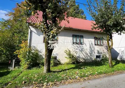 Kuća 102 m², Ravna Gora - centar mjesta i okućnica 1.024 m² - 2