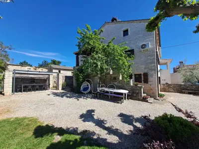 Steinhaus 140 m², Sveti Lovreč, ruhige Umgebung