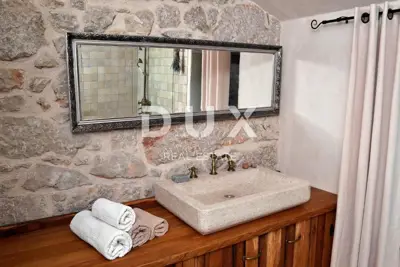 OTOK KRK, MALINSKA - Šarmantna kamena kuća s bazenom - 9
