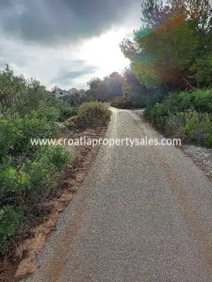 Building plot 1,225 m², Vis - quiet area - 3