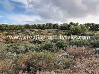 Building plot 1,225 m², Vis - quiet area - 2