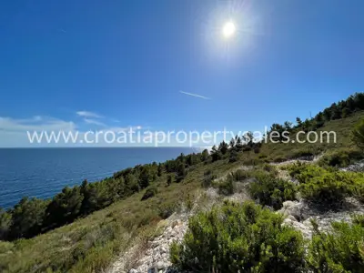 Poljoprivredno zemljište, Otok Hvar, 1.500 m², 100 m od mora