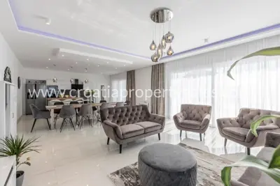 Vila 350 m², Kaštela - bazen i pogled na more - 6