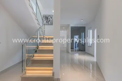 Vila 350 m², Kaštela - bazen i pogled na more - 10