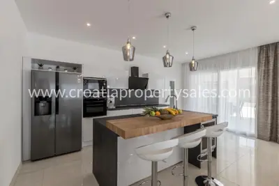 Vila 350 m², Kaštela - bazen i pogled na more - 8