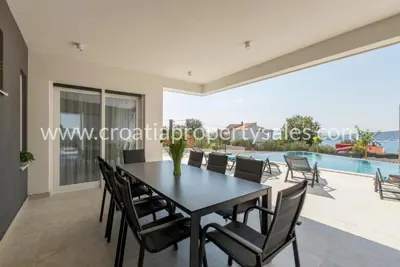 Vila 350 m², Kaštela - bazen i pogled na more - 11