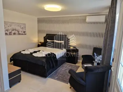 Haus 134 m², Kuče - 4 Apartments und Parkplatz für 4 Fahrzeuge - 9