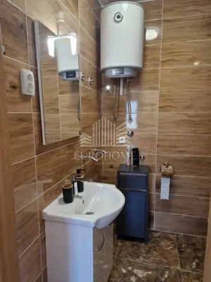 Haus 134 m², Kuče - 4 Apartments und Parkplatz für 4 Fahrzeuge - 10