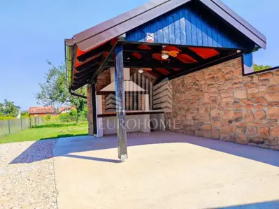 Haus 134 m², Kuče - 4 Apartments und Parkplatz für 4 Fahrzeuge - 14