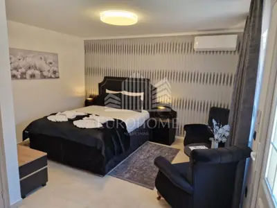 House 134 m², Kuče - 4 apartments and parking for 4 vehicles