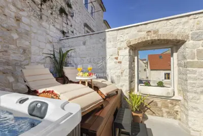 Steinhaus 185 m², Trogir - nahe dem Zentrum, Terrasse mit Whirlpool - 2