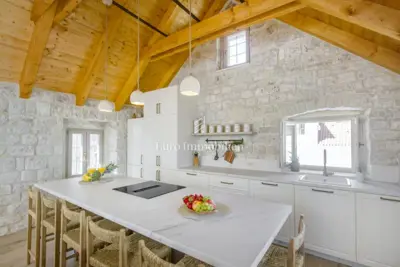 Steinhaus 185 m², Trogir - nahe dem Zentrum, Terrasse mit Whirlpool - 5