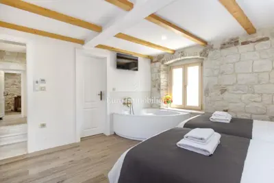 Steinhaus 185 m², Trogir - nahe dem Zentrum, Terrasse mit Whirlpool - 15