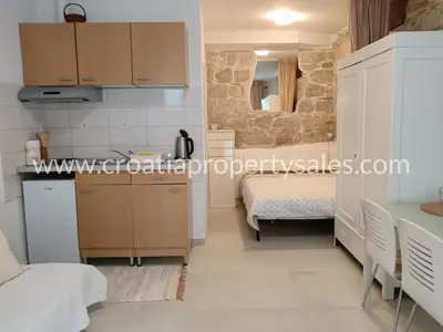 Studio apartment 20 m², Split - old town, walking distance - 7