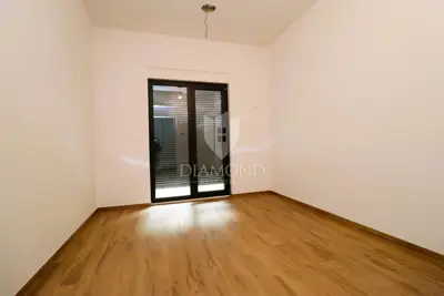 Kuća 145 m², Poreč okolica - 4 spavaće sobe i 3 kupaonice - 8