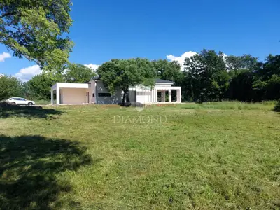 Kuća 145 m², Poreč okolica - 4 spavaće sobe i 3 kupaonice - 2