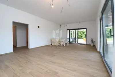 Kuća 145 m², Poreč okolica - 4 spavaće sobe i 3 kupaonice - 4
