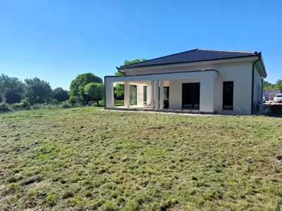 Kuća 145 m², Poreč okolica - 4 spavaće sobe i 3 kupaonice - 12