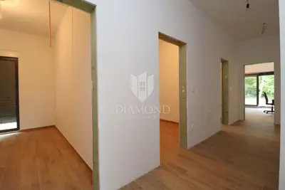 Kuća 145 m², Poreč okolica - 4 spavaće sobe i 3 kupaonice - 7