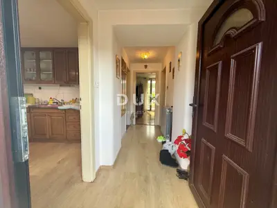 Kuća 90 m², Rukavac - centar, terasa i parking - 2