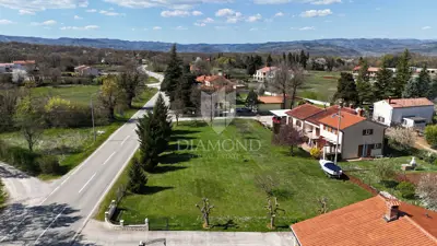 Building plot 1,238 m², Kršan - flat and regular