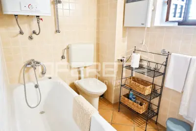 Kamena kuća 138 m², Vrh na Krku, mediteranski vrt i jacuzzi - 7