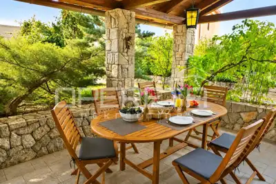 Kamena kuća 138 m², Vrh na Krku, mediteranski vrt i jacuzzi