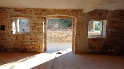 Selbstständiges Haus im Bau – Tinjan