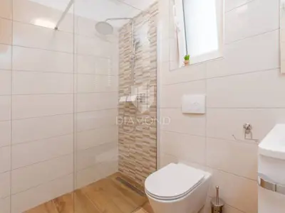 Okolica Pule, moderna kuća 6 spavaćih soba sa bazenom - 19