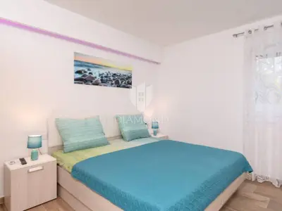 Okolica Pule, moderna kuća 6 spavaćih soba sa bazenom - 16