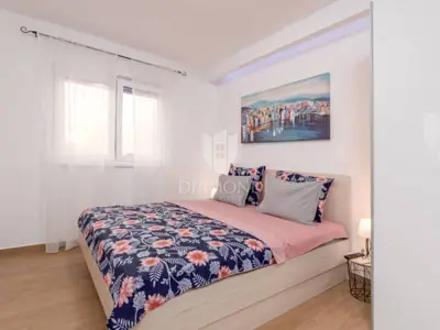 Okolica Pule, moderna kuća 6 spavaćih soba sa bazenom - 9