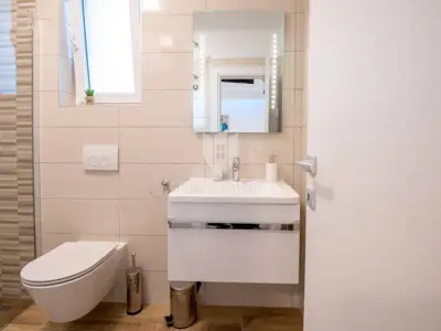 Okolica Pule, moderna kuća 6 spavaćih soba sa bazenom - 20