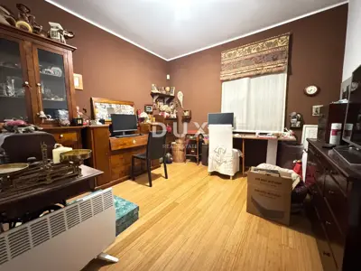 Wohnung 115 m², Srdoči - geräumiges Wohnzimmer mit Kamin - 7