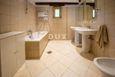 House 200 m², Gračišće - pool and complete privacy - 10