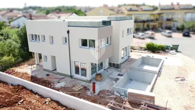 Poreč, surrounding area, modern house with a pool and a roof terrace