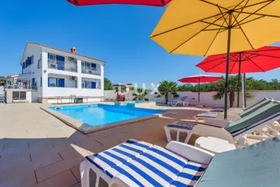 Kuća 200 m², Žminj - bazen, jacuzzi i velika okućnica - 6