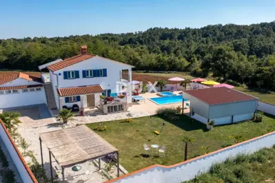 Kuća 200 m², Žminj - bazen, jacuzzi i velika okućnica