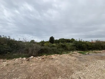 Zemljište 800 m², Arsenal, pravilnog oblika