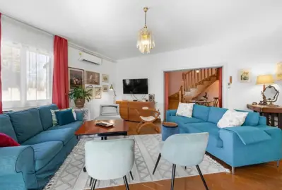Kuća 312 m², Ližnjan - 3 stambene jedinice - 6