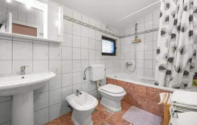 Kuća 312 m², Ližnjan - 3 stambene jedinice - 20