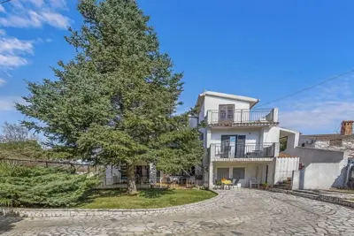 Kuća 312 m², Ližnjan - 3 stambene jedinice - 14