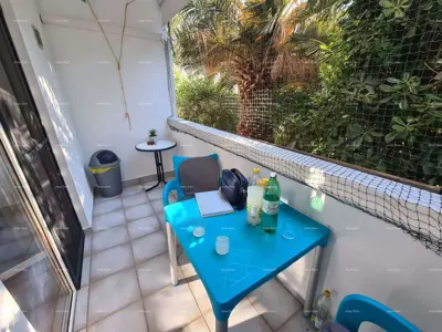 Erdgeschosswohnung mit Loggia und Pool. Medulin.