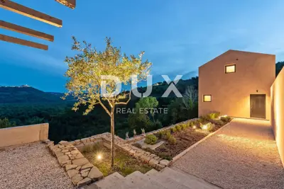 Villa 310 m², Motovun - Panoramablick und Pool - 3