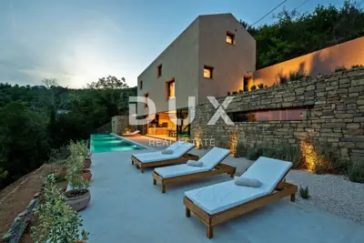 Villa 310 m², Motovun - Panoramablick und Pool