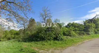 Gračišće, building land 2,674 m² along an asphalted road