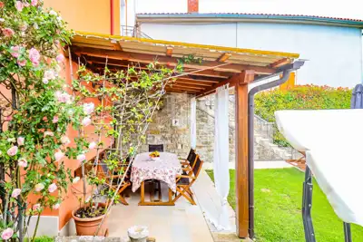 Oprtalj, house 139 m² with enchanting views! - 2