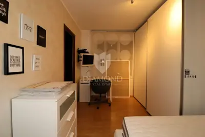 Stan u Vrsaru, centar - 3 spavaće sobe, 2 balkona - 10